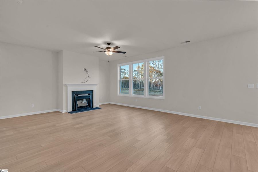 Spacious, unfurnished interior of a new home in Lynbrook, Boiling Springs (Image 13).