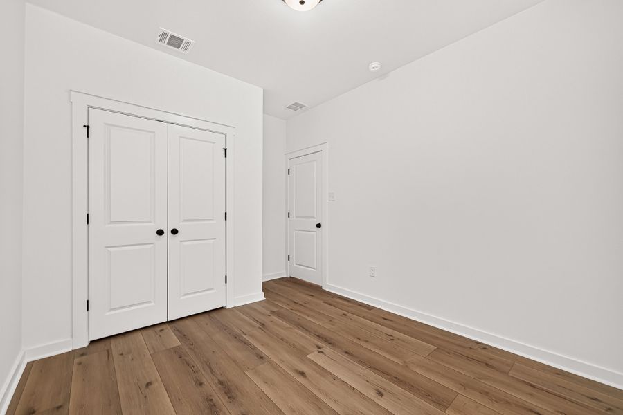 Spacious, unfurnished interior of a new home in Two Step Farm, Montgomery (Image 27).