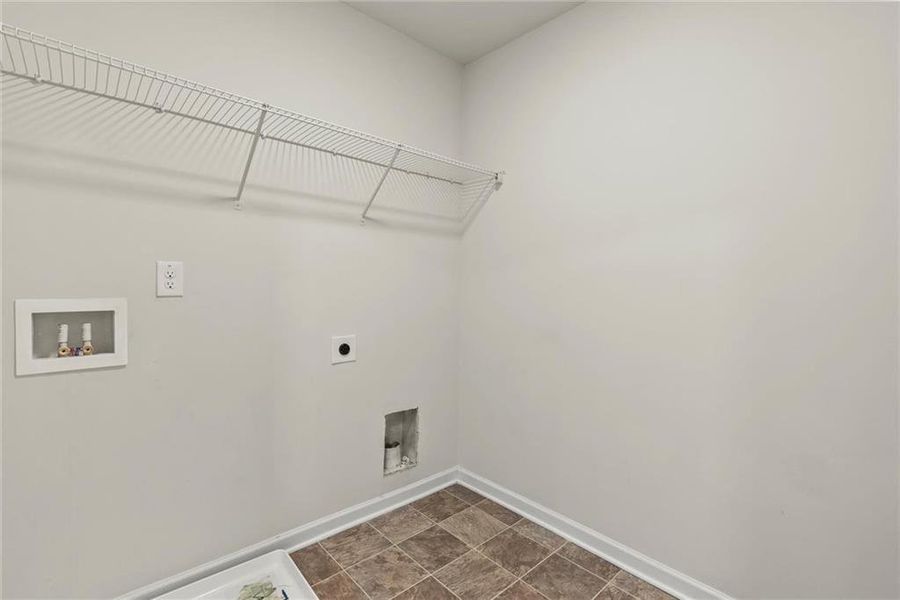Spacious, unfurnished interior of a new home in , Auburn (Image 27).