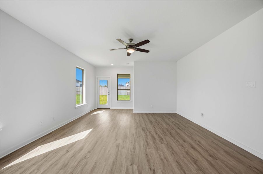 Spacious, unfurnished interior of a new home in La Segarra 40', Brookshire (Image 17). Spacious, unfurnished interior of a new home in La Segarra 40', Brookshire (Image 17).