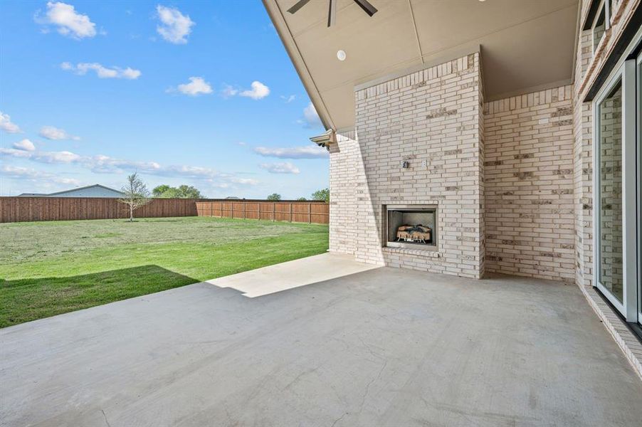 Exterior details and patio area of a home in NorthGlen, Haslet (Image 4).