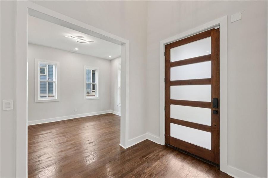 Spacious, unfurnished interior of a new home in , Atlanta (Image 37).