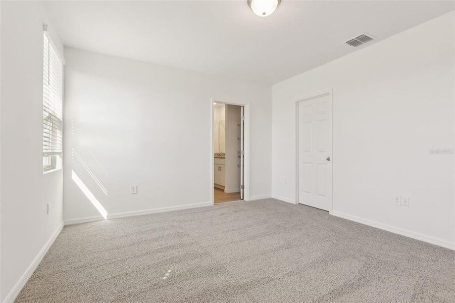 Spacious, unfurnished interior of a new home in Springs at Lake Alfred - Signature Series, Lake Alfred (Image 34).