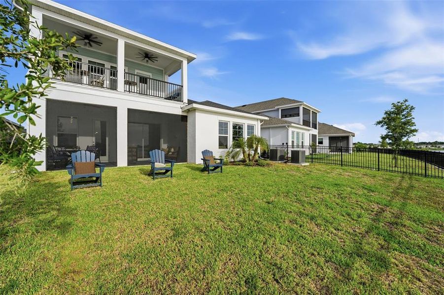 Exterior details and patio area of a home in Emerald Landing at Waterside at Lakewood Ranch – Lake Series, Sarasota (Image 4). Exterior details and patio area of a home in Emerald Landing at Waterside at Lakewood Ranch – Lake Series, Sarasota (Image 4).