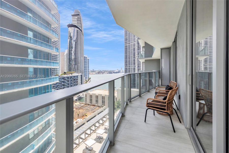 Condo located in Miami, FL showcasing its design and architecture (Image 24).