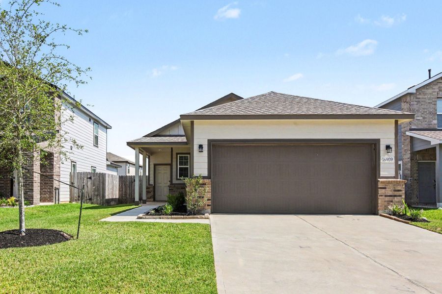 Front exterior of a new home in , Conroe, TX, highlighting curb appeal (Image 2). Front exterior of a new home in , Conroe, TX, highlighting curb appeal (Image 2).