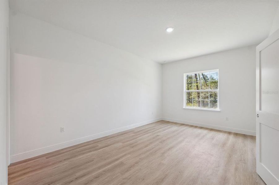 Spacious, unfurnished interior of a new home in , Ocala (Image 19).