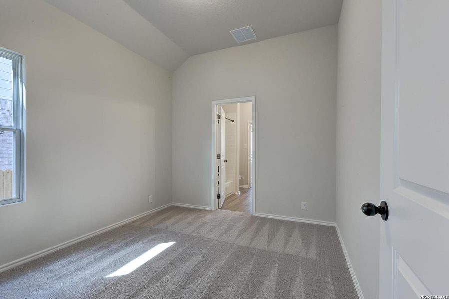 Spacious, unfurnished interior of a new home in Arcadia Ridge, San Antonio (Image 18).