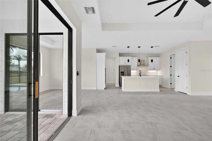 Spacious, unfurnished interior of a new home in , Cape Coral (Image 37).