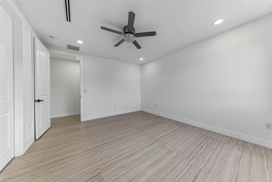 Spacious, unfurnished interior of a new home in , Fort Lauderdale (Image 40).