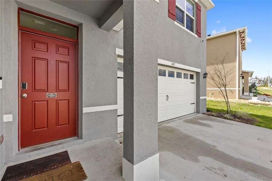 Exterior details and patio area of a home in Eden Hills, Lake Alfred (Image 29).