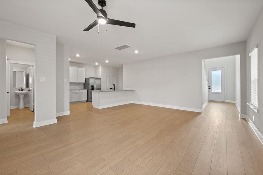 Spacious, unfurnished interior of a new home in Princeton Heights, Princeton (Image 5).