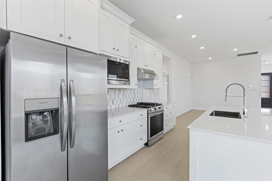 Furnished interior view inside a new home in Lago Mar: Bristol Collection, Texas City (Image 4).