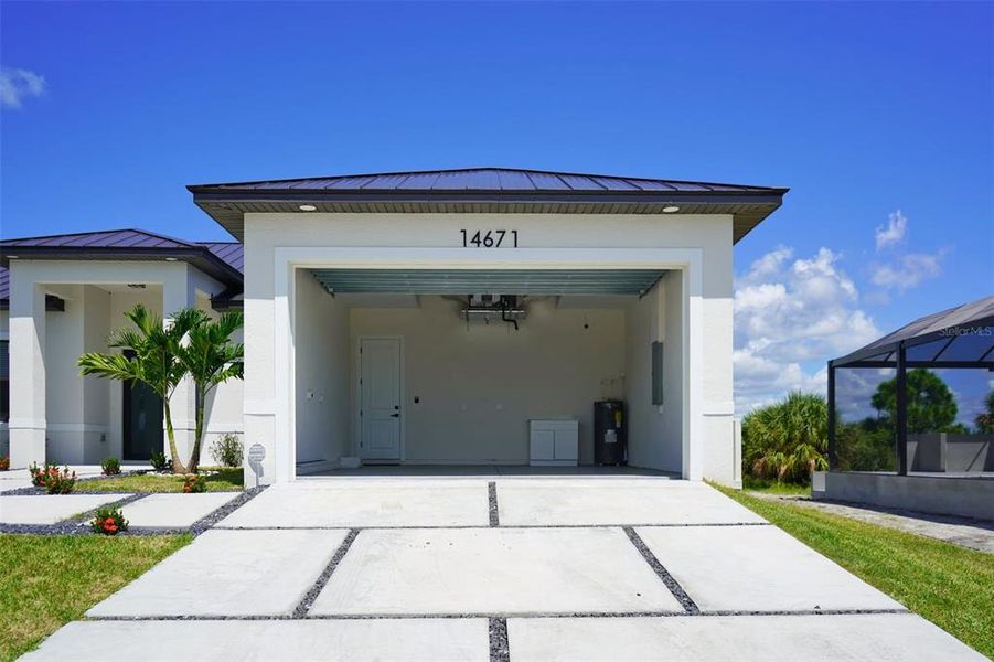 Exterior details and patio area of a home in , Port Charlotte (Image 1).