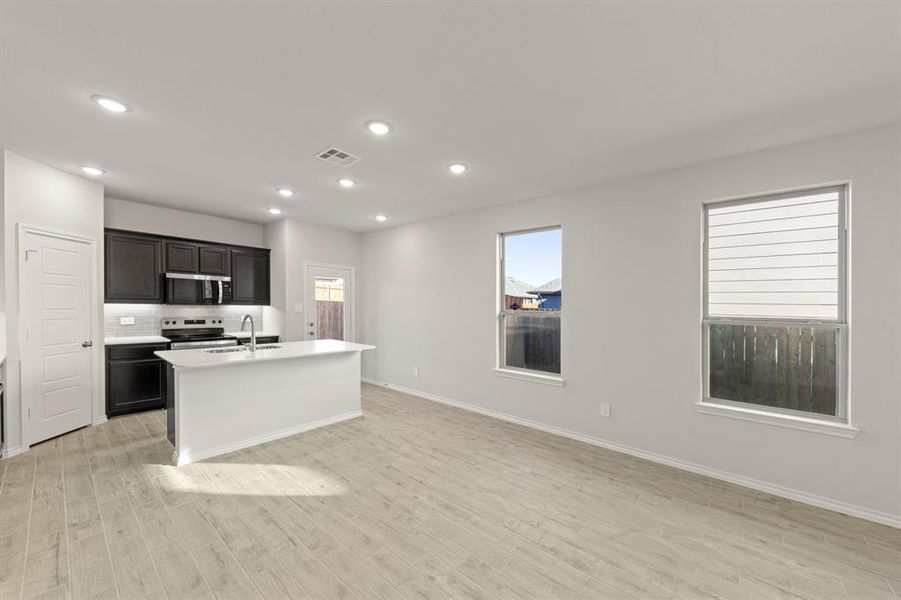 11. 1712 Elle - Dining 11. 1712 Elle - Dining