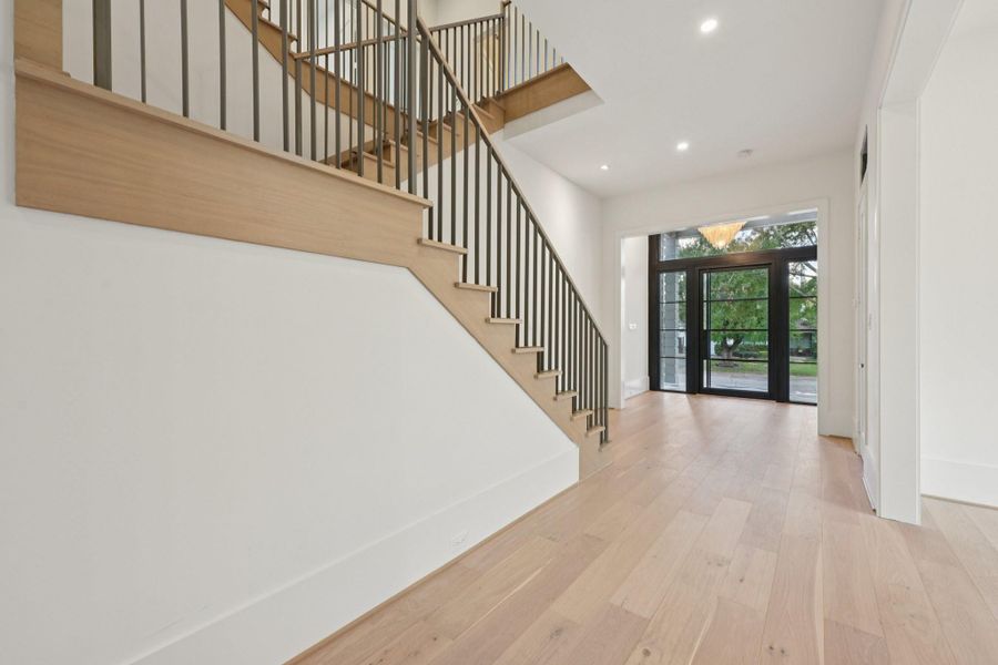 Spacious, unfurnished interior of a new home in , Houston (Image 23).