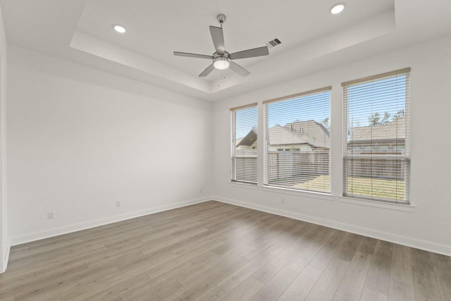 Spacious, unfurnished interior of a new home in The Highlands - 65', Porter (Image 24).