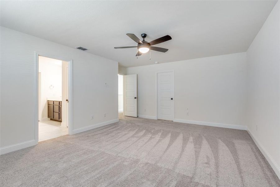 Spacious, unfurnished interior of a new home in Sierra Vista at Kelly Ranch, Aledo (Image 12).