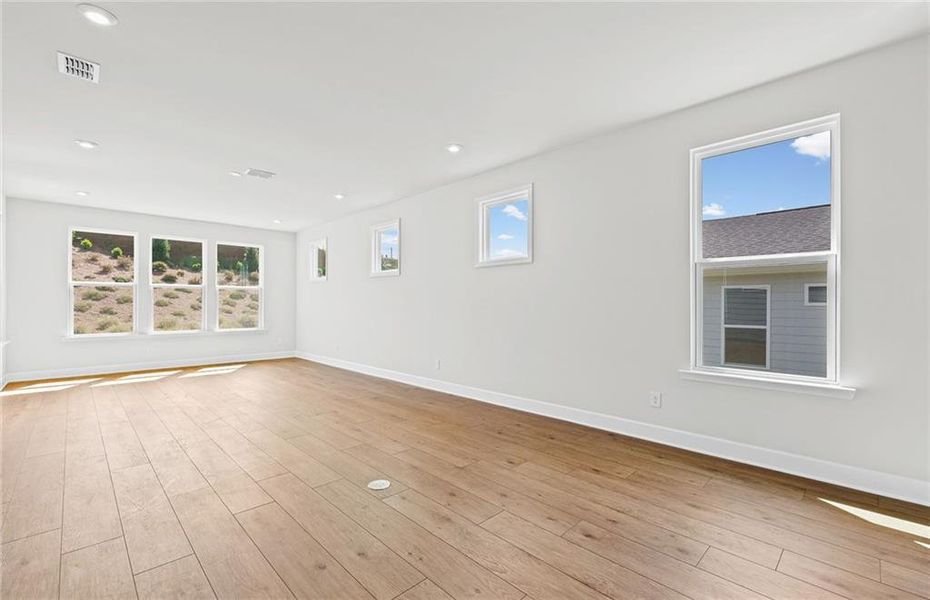 Spacious, unfurnished interior of a new home in Del Webb at Lake Oconee, Greensboro (Image 14).