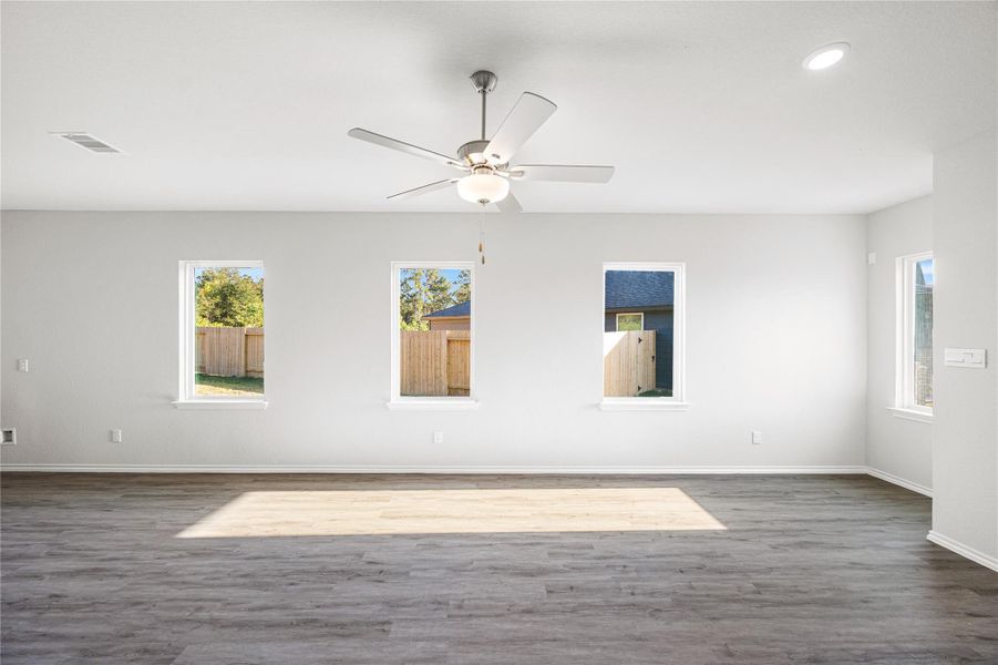 Spacious, unfurnished interior of a new home in Hill & Dale Ranch, Splendora (Image 20).