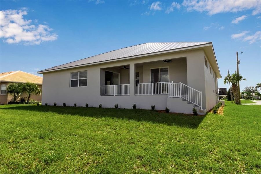 Exterior details and patio area of a home in , Punta Gorda (Image 1).