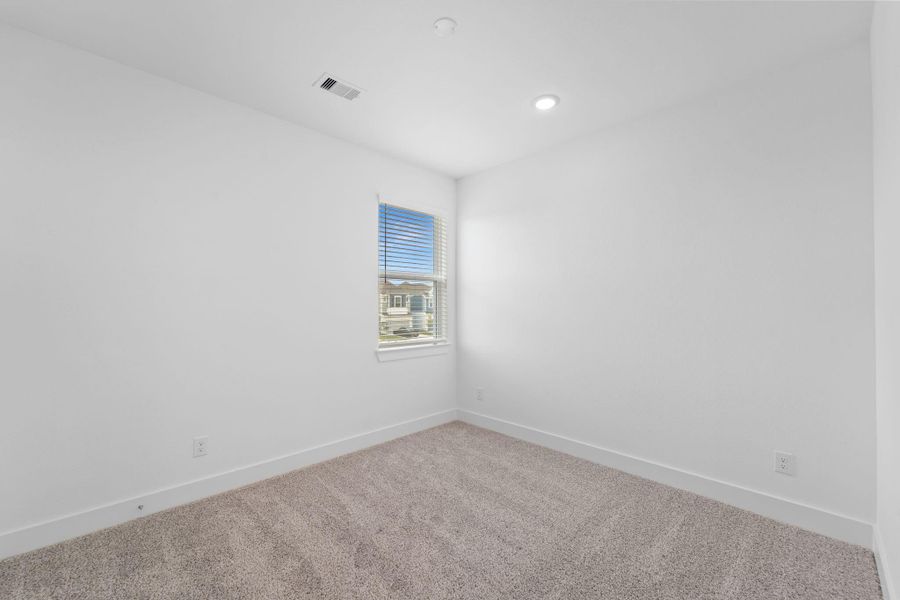 Spacious, unfurnished interior of a new home in Meridiana, Iowa Colony (Image 20). Spacious, unfurnished interior of a new home in Meridiana, Iowa Colony (Image 20).