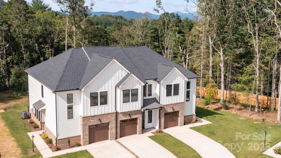 Model (Photo Similar)