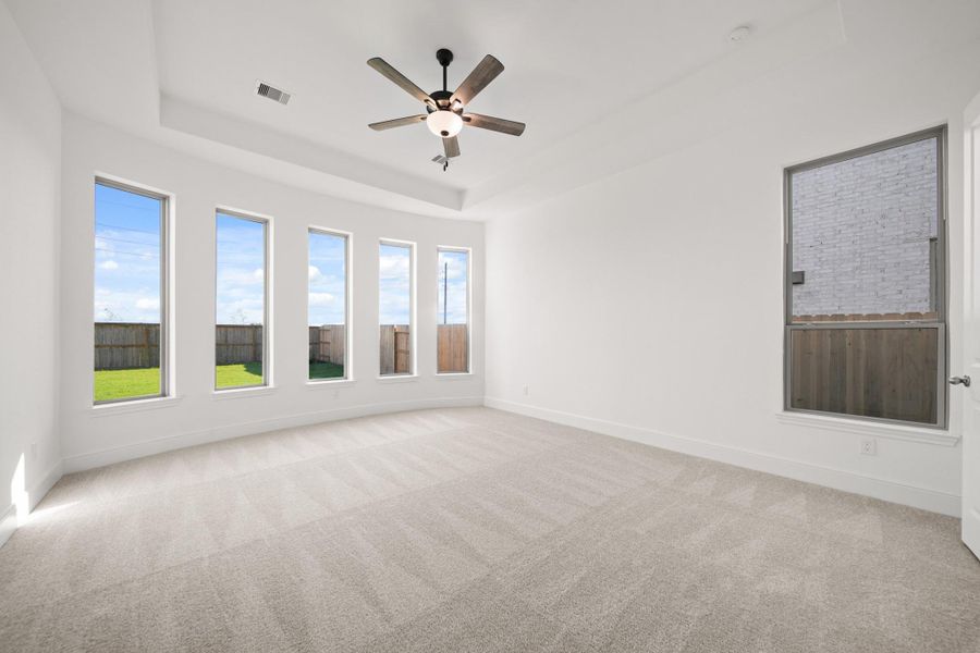 Spacious, unfurnished interior of a new home in Valencia 70', Manvel (Image 26).