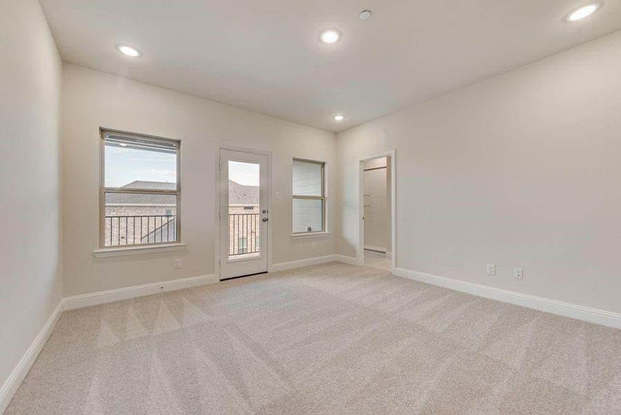 Spacious, unfurnished interior of a new home in Bayside, Rowlett (Image 29).