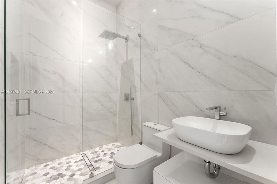 Den Ensuite Bathroom Den Ensuite Bathroom