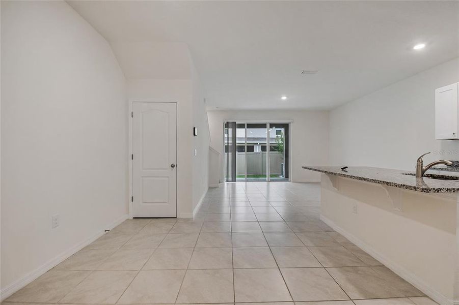 Spacious, unfurnished interior of a new home in , Howey-in-the-Hills (Image 33).