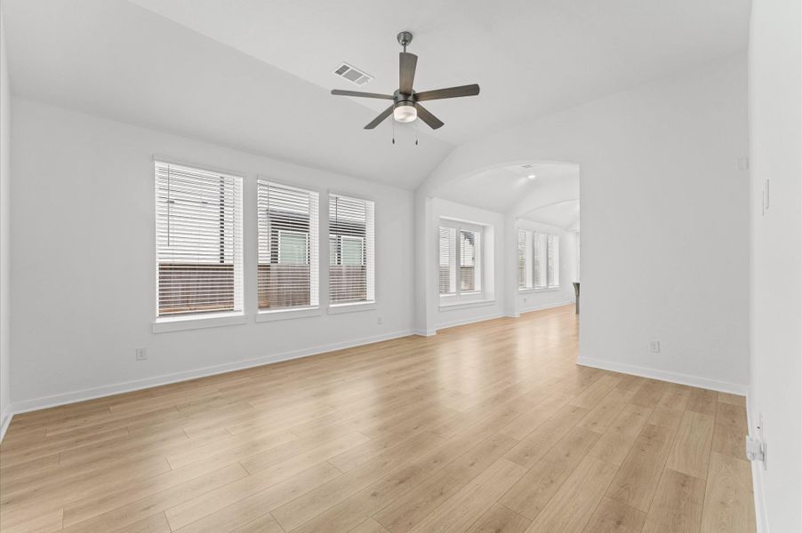 Spacious, unfurnished interior of a new home in , Manvel (Image 17).