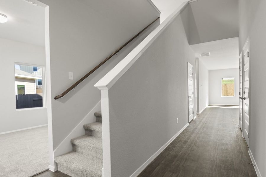 Spacious, unfurnished interior of a new home in Cloverleaf, Austin (Image 7).