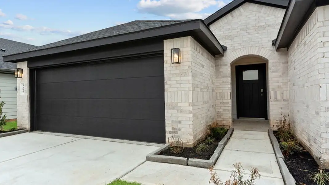 Exterior details and patio area of a home in Tamarron, Fulshear (Image 2).