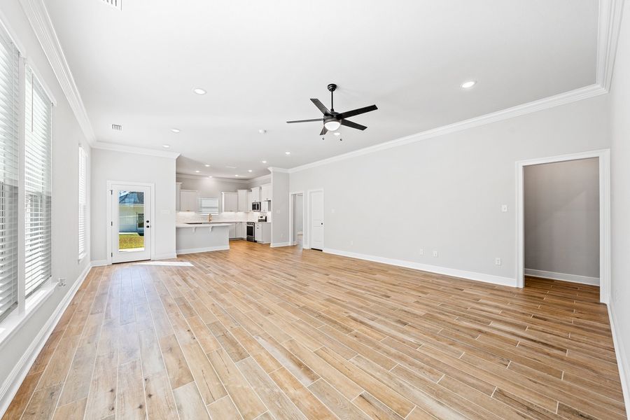 Spacious, unfurnished interior of a new home in Natureview, Freeport (Image 9).