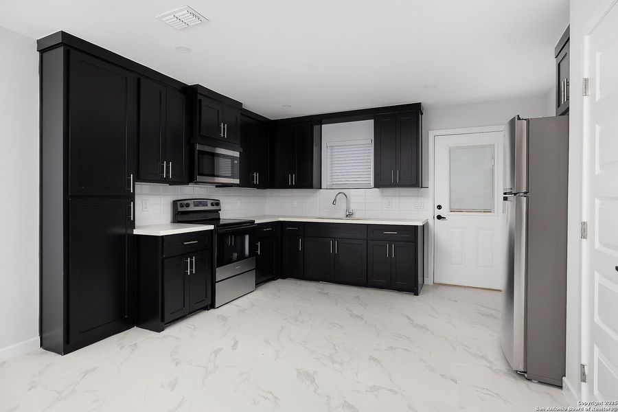 Furnished interior view inside a new home in , Weslaco (Image 11).