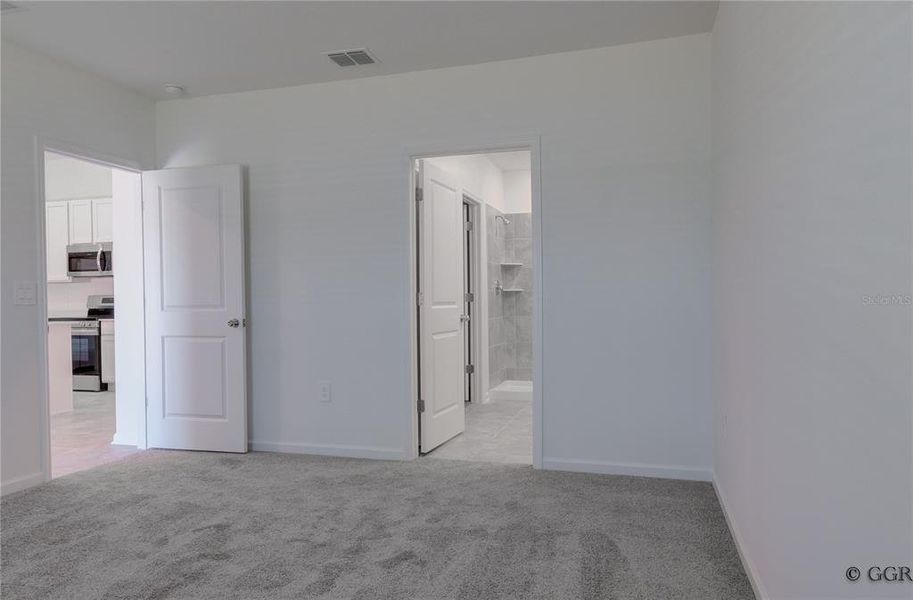 Spacious, unfurnished interior of a new home in Knightsbridge, Kissimmee (Image 28). Spacious, unfurnished interior of a new home in Knightsbridge, Kissimmee (Image 28).