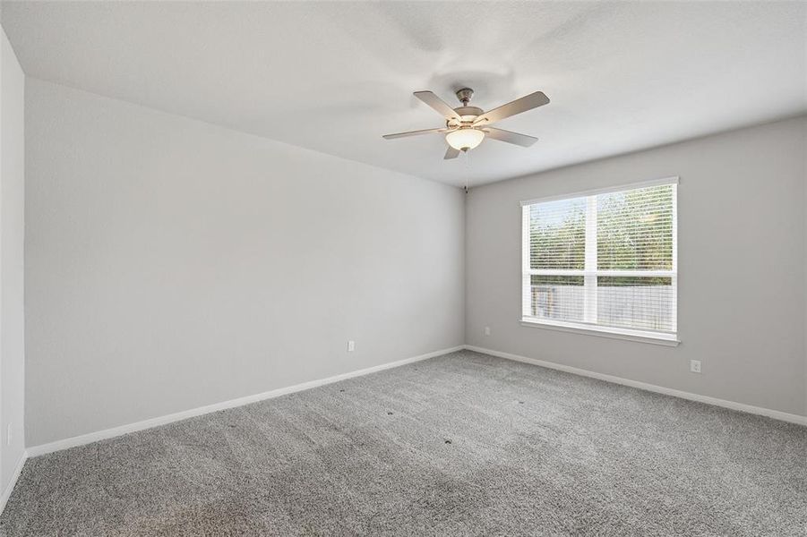 Unfurnished room with carpet and ceiling fan