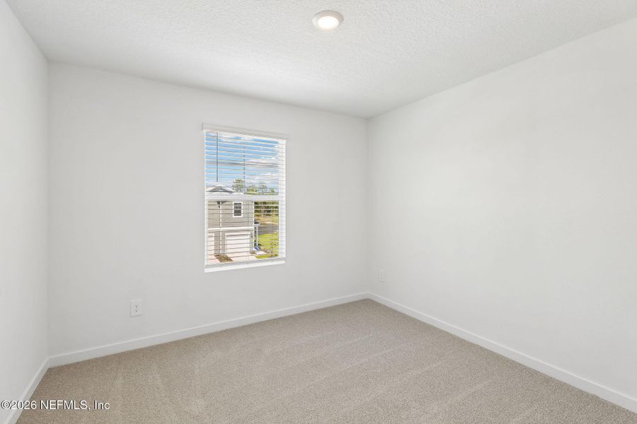 Spacious, unfurnished interior of a new home in , Middleburg (Image 27).