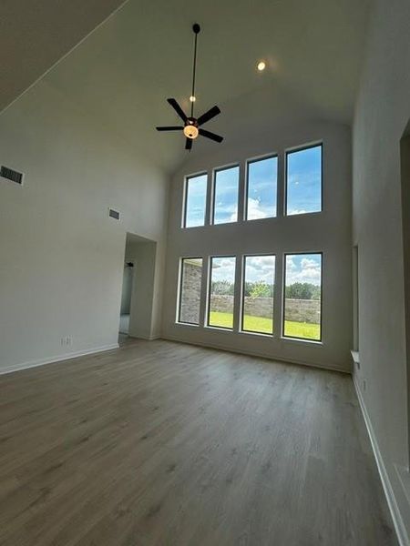 Spacious, unfurnished interior of a new home in Parmer Ranch, Georgetown (Image 13).