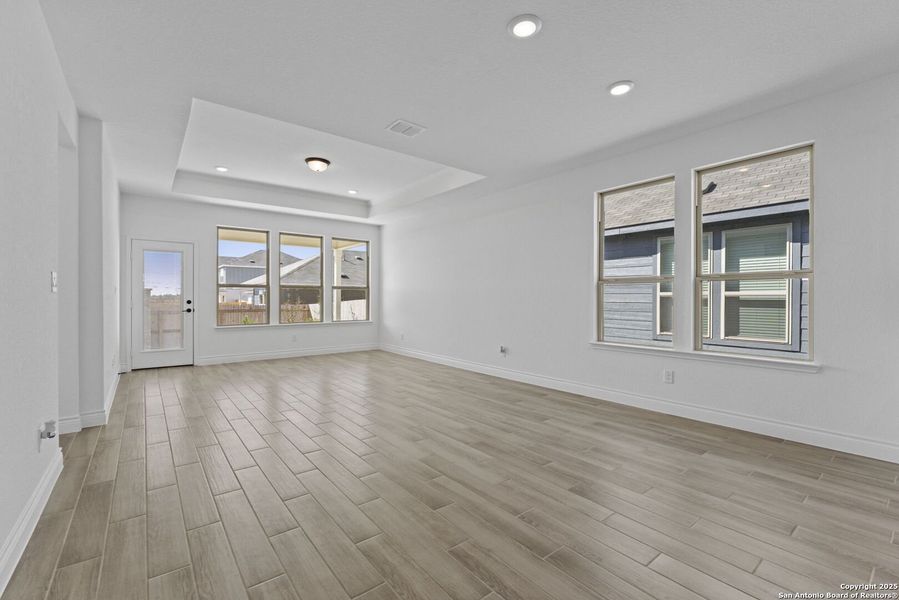 Spacious, unfurnished interior of a new home in Lily Springs, Seguin (Image 14).