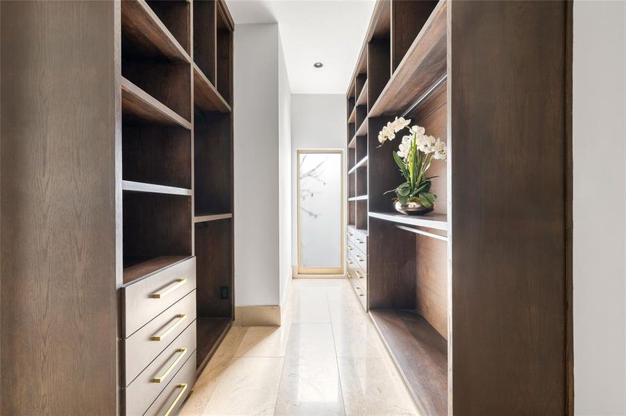 Furnished interior view inside a new home in , Dallas (Image 12).