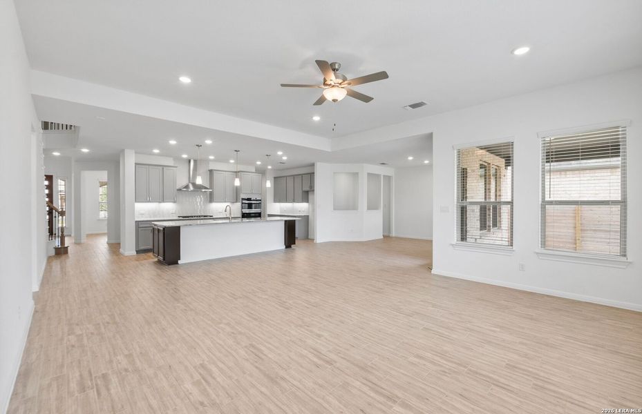 Spacious, unfurnished interior of a new home in Davis Ranch, San Antonio (Image 22).