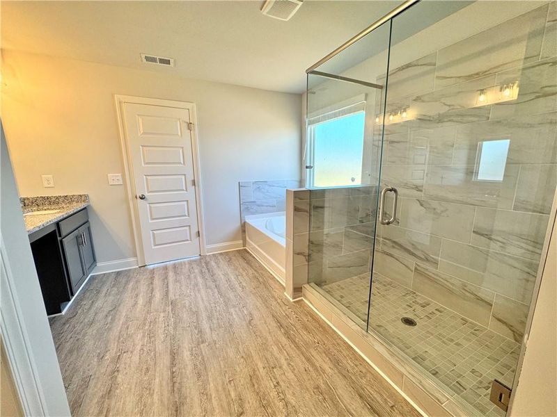 Spacious, unfurnished interior of a new home in , Bonaire (Image 20). Spacious, unfurnished interior of a new home in , Bonaire (Image 20).