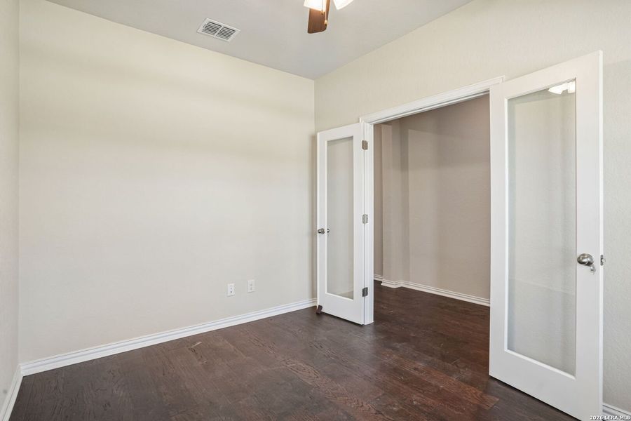Spacious, unfurnished interior of a new home in Meyer Ranch - Enclave, New Braunfels (Image 21).