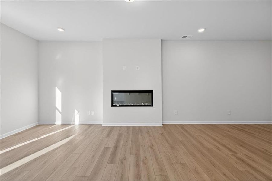 Spacious, unfurnished interior of a new home in Sanders Park, Austell (Image 20).