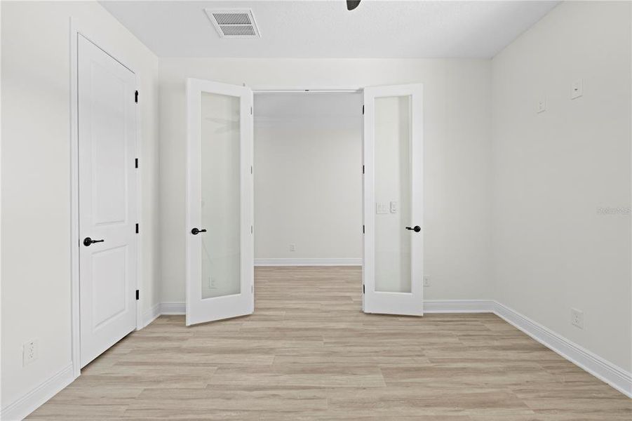 Spacious, unfurnished interior of a new home in , Weeki Wachee (Image 12).