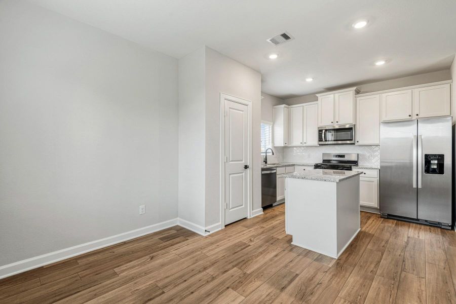 Furnished interior view inside a new home in Sweetwater Ridge, Conroe (Image 5).