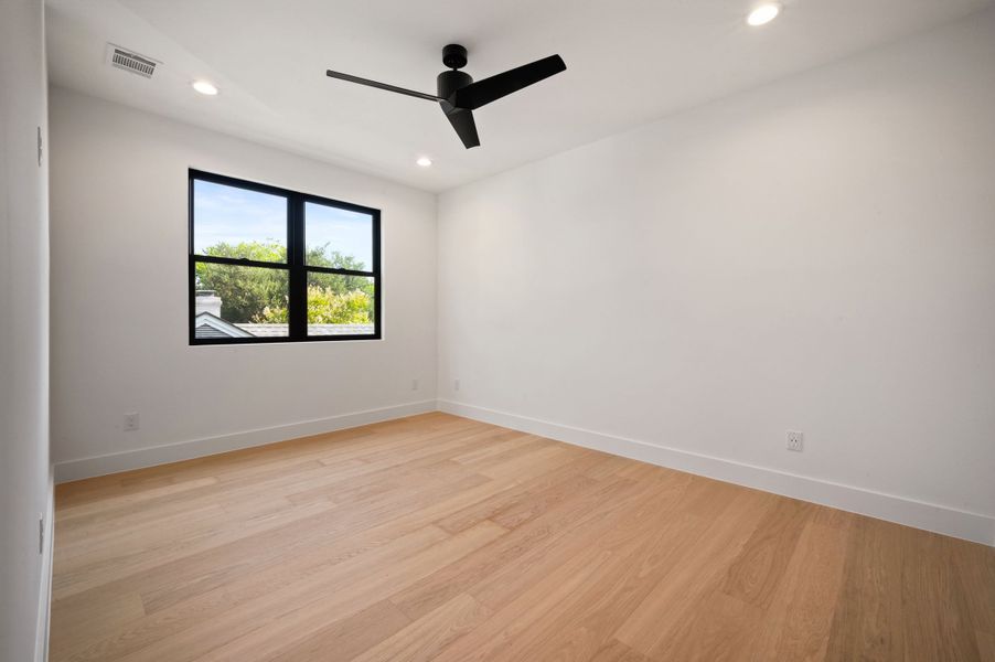 Spacious, unfurnished interior of a new home in , Dallas (Image 21).