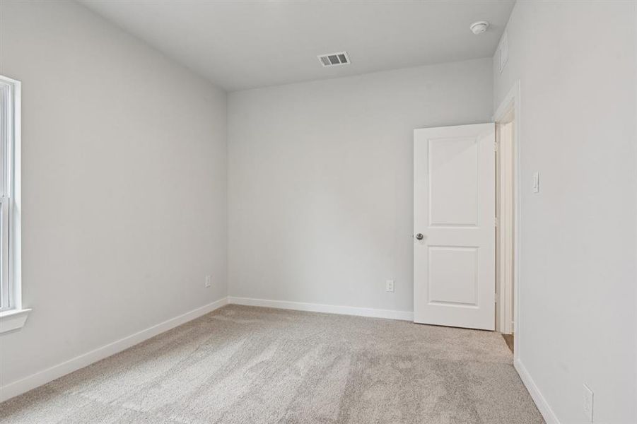 Spacious, unfurnished interior of a new home in Summerwood Estates, Red Oak (Image 23).